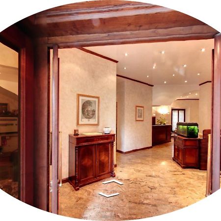 Hotel Valentino Centro Storico ออร์เวียโต ภายนอก รูปภาพ
