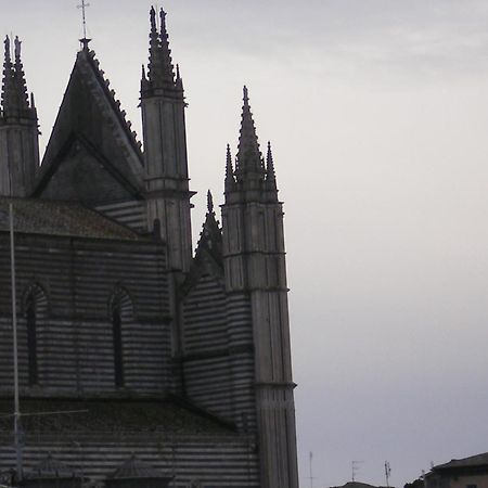 Hotel Valentino Centro Storico ออร์เวียโต ภายนอก รูปภาพ