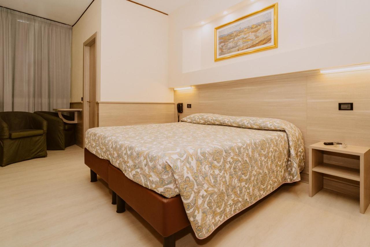 Hotel Valentino Centro Storico ออร์เวียโต ภายนอก รูปภาพ
