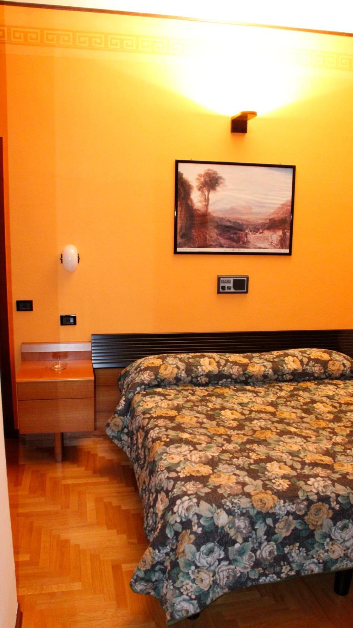 Hotel Valentino Centro Storico ออร์เวียโต ภายนอก รูปภาพ