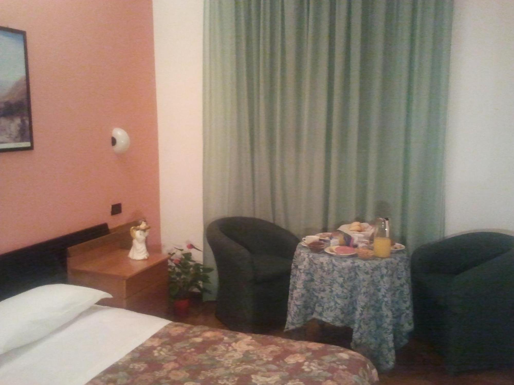 Hotel Valentino Centro Storico ออร์เวียโต ภายนอก รูปภาพ