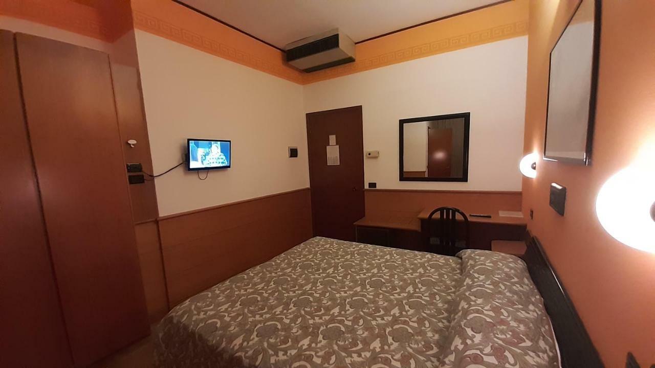 Hotel Valentino Centro Storico ออร์เวียโต ภายนอก รูปภาพ